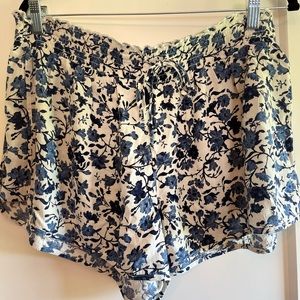 NEW American Eagle woman’s shorts XL discount on item and shipping!